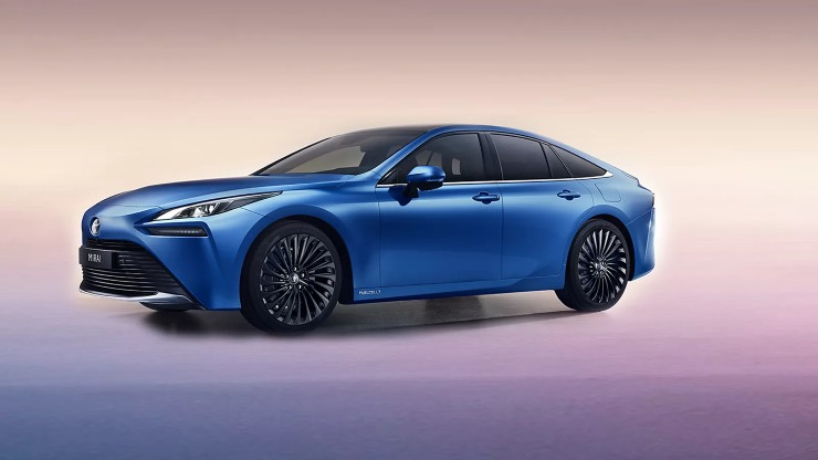 Toyota Mirai auto idrogeno benzina elettrico futuro innovazione