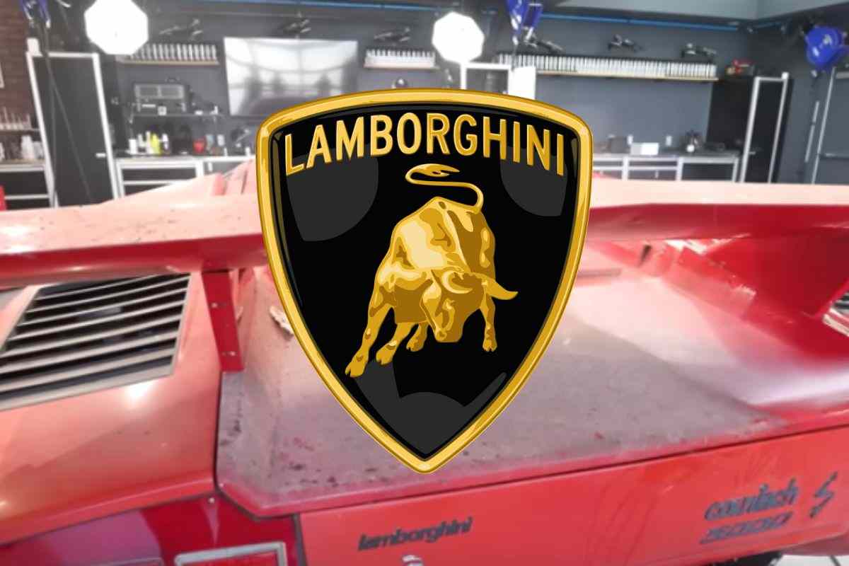 Lamborghini, il primo lavaggio dopo 20 anni è pazzesco: guardate cosa succede (VIDEO)