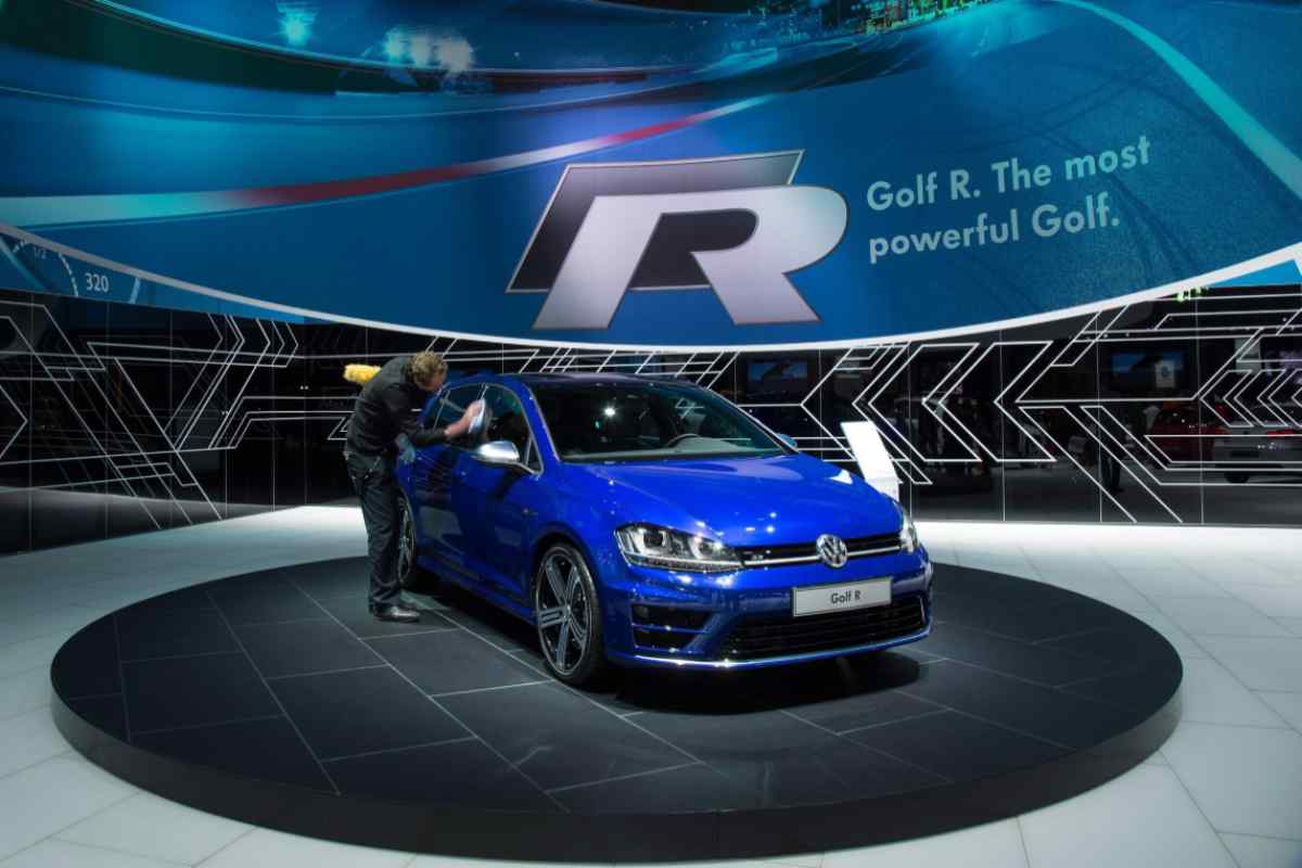 Nuova Golf R 329 cavalli