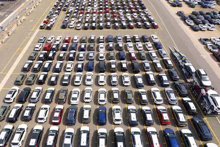 Concessionario addio alla vendita diretta delle auto