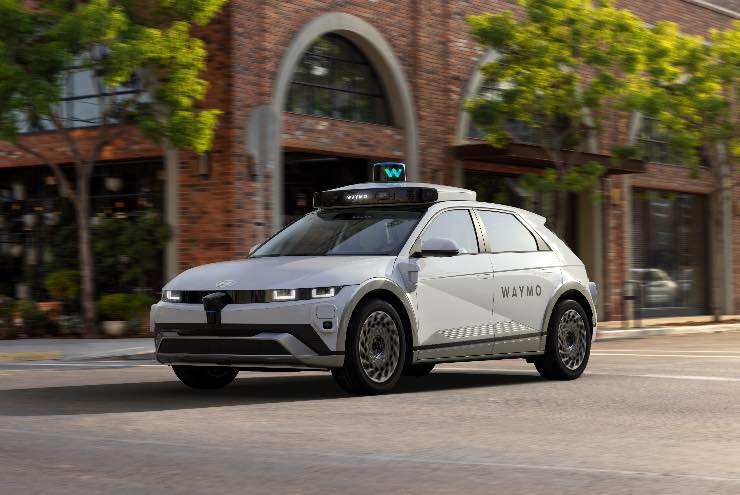 Waymo il fondatore prende in giro i Robotaxi