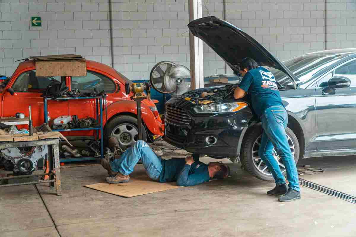 Quanto costa davvero far riparare un'auto elettrica? Il confronto con le termiche è chiaro