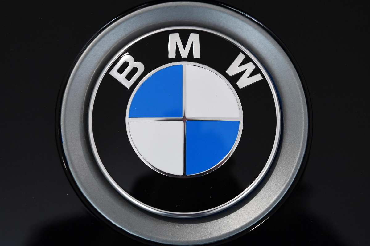 Il progetto da collezione BMW: costruita da padre e figlio in 14 anni sembra una fuoriserie d'altri tempi