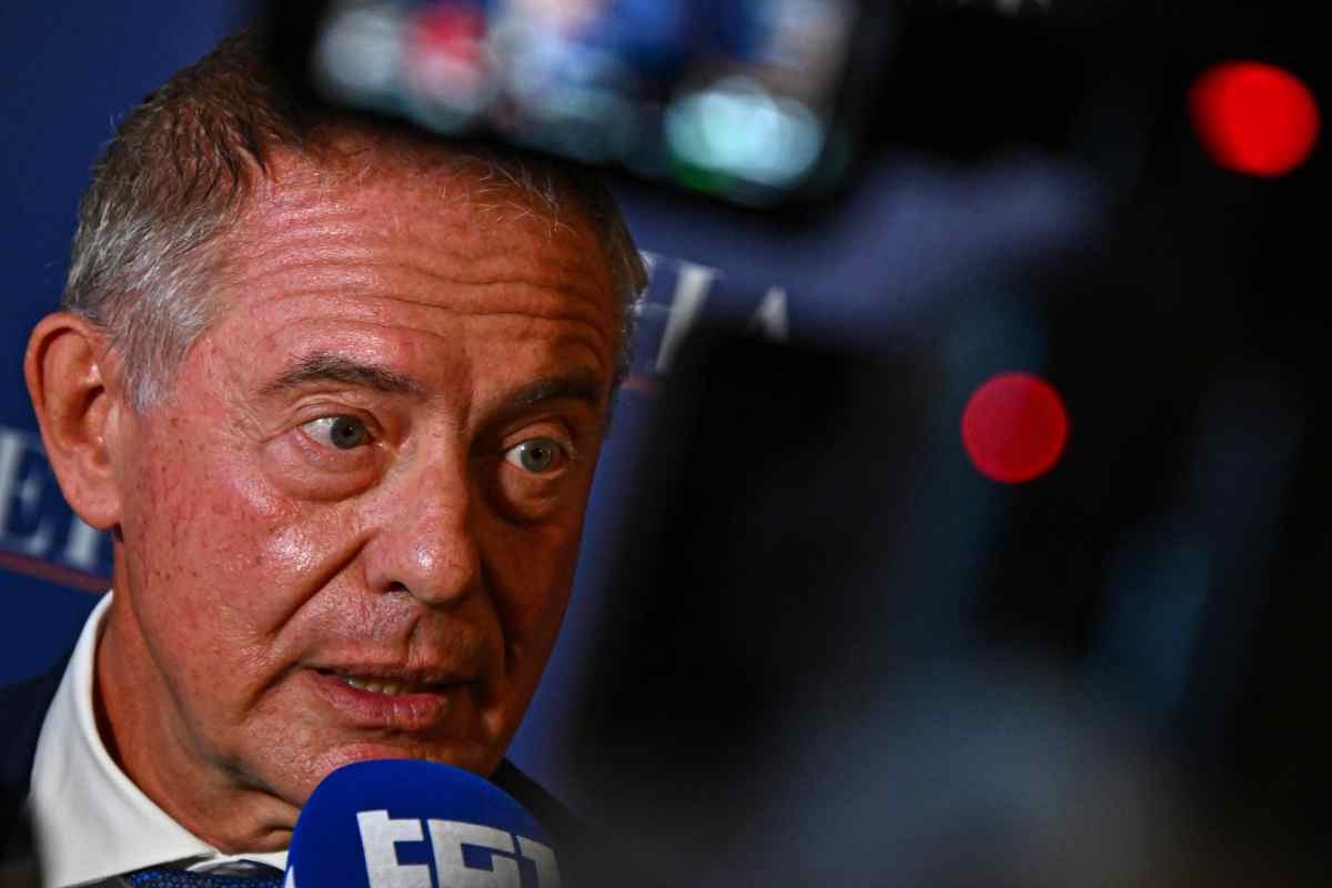 Il ministro Adolfo Urso ai microfoni