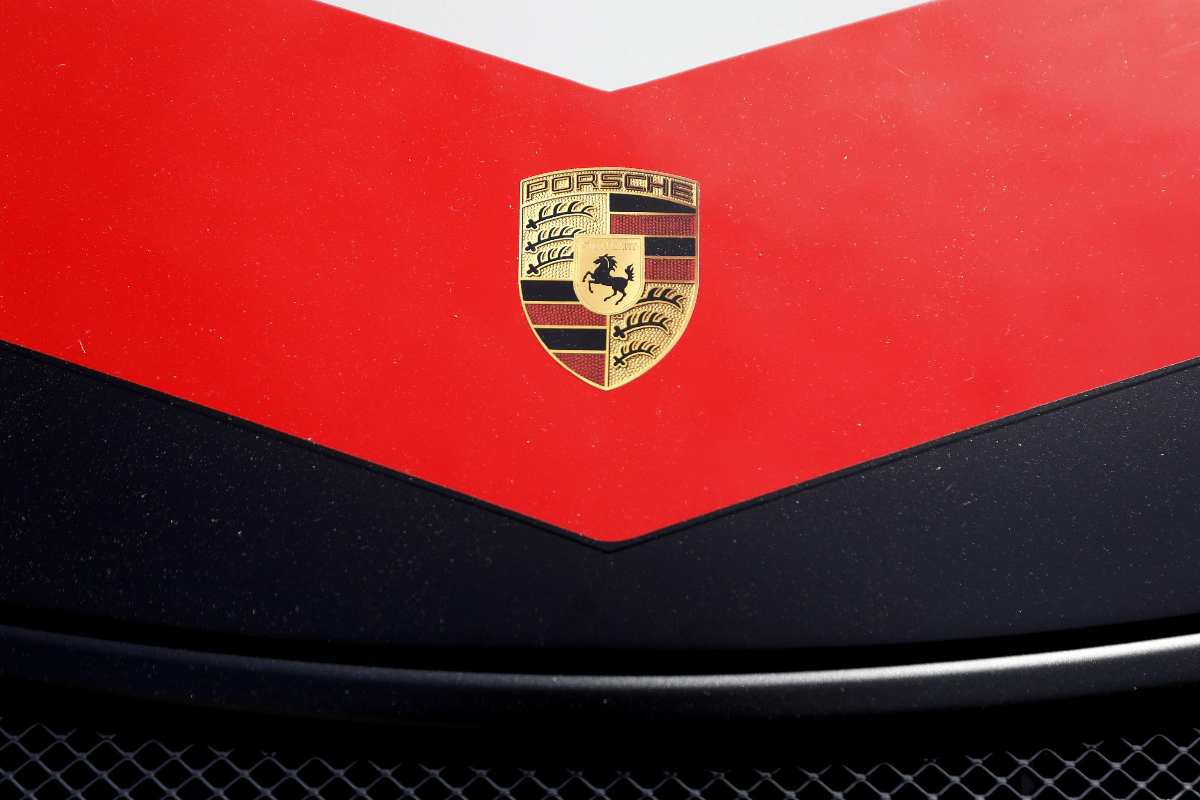 Porsche non molla i SUV 100% elettrici