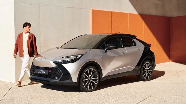 Toyota C-HR guai al quadro strumenti digitale