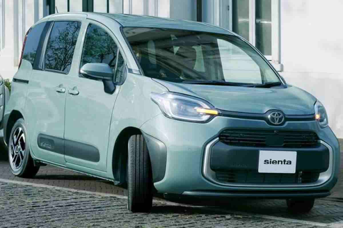Toyota Sienta 