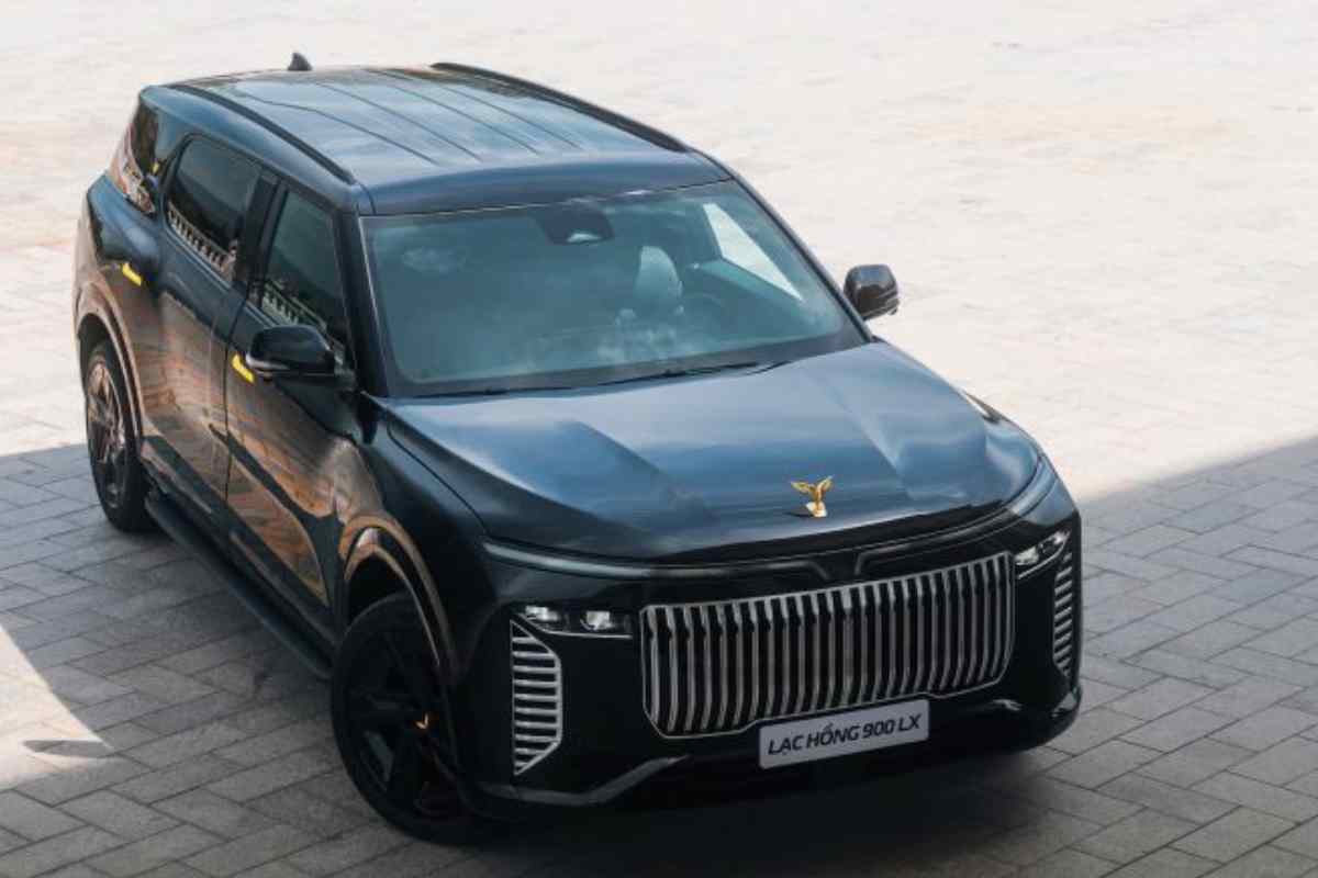 VinFast Lac Hong 900 LX
