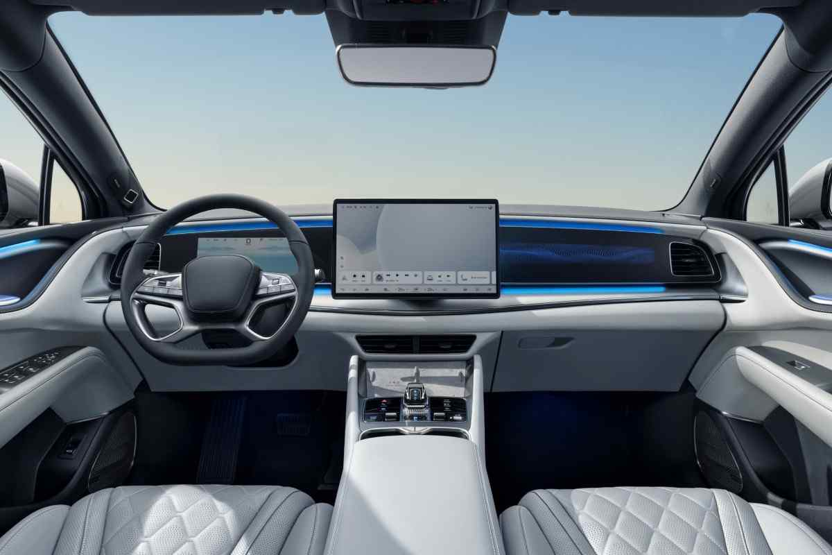 Stile Audi e tecnologia cinese, la super ibrida con il prezzo più folle che ci sia: meno di 20.000 euro ed è tua