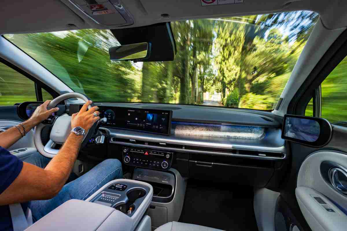 Il SUV asiatico che non si ferma mai, ha un'autonomia spaventosa: vi dimenticherete di fare rifornimento