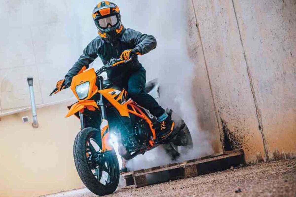KTM 390 SMC-R