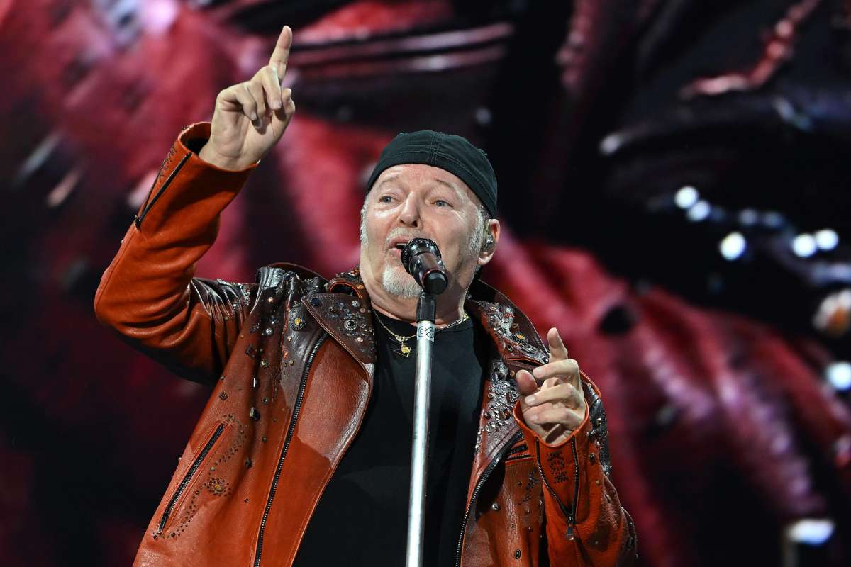 Vasco Rossi durante un concerto