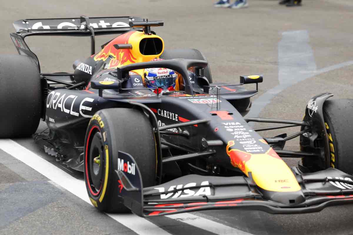 Verstappen mazzata per Leclerc