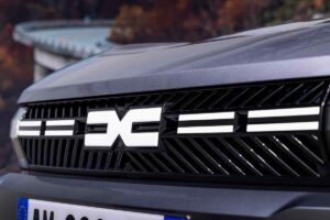 La Dacia più estrema di sempre: messa così può fare anche la Dakar, è mostruosa (FOTO)