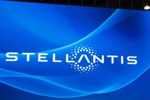 Stellantis affronto dell'ex boss