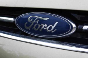 Il Ford più "cattivo" di sempre: pronto all’off-road con oltre 900 CV, può affrontare qualsiasi cosa