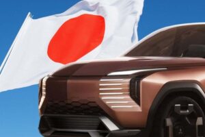 Dal Giappone spunta il SUV del futuro: all'interno è un tripudio di vetro e schermi, mai visto nulla del genere